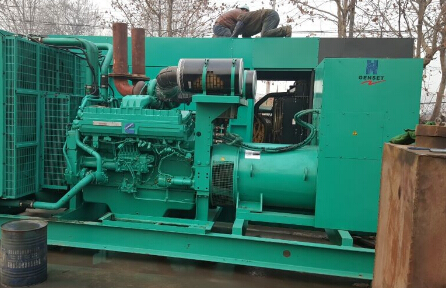 开阳发电机组如何判断水冷式机油散热器内部是否需要清洗？